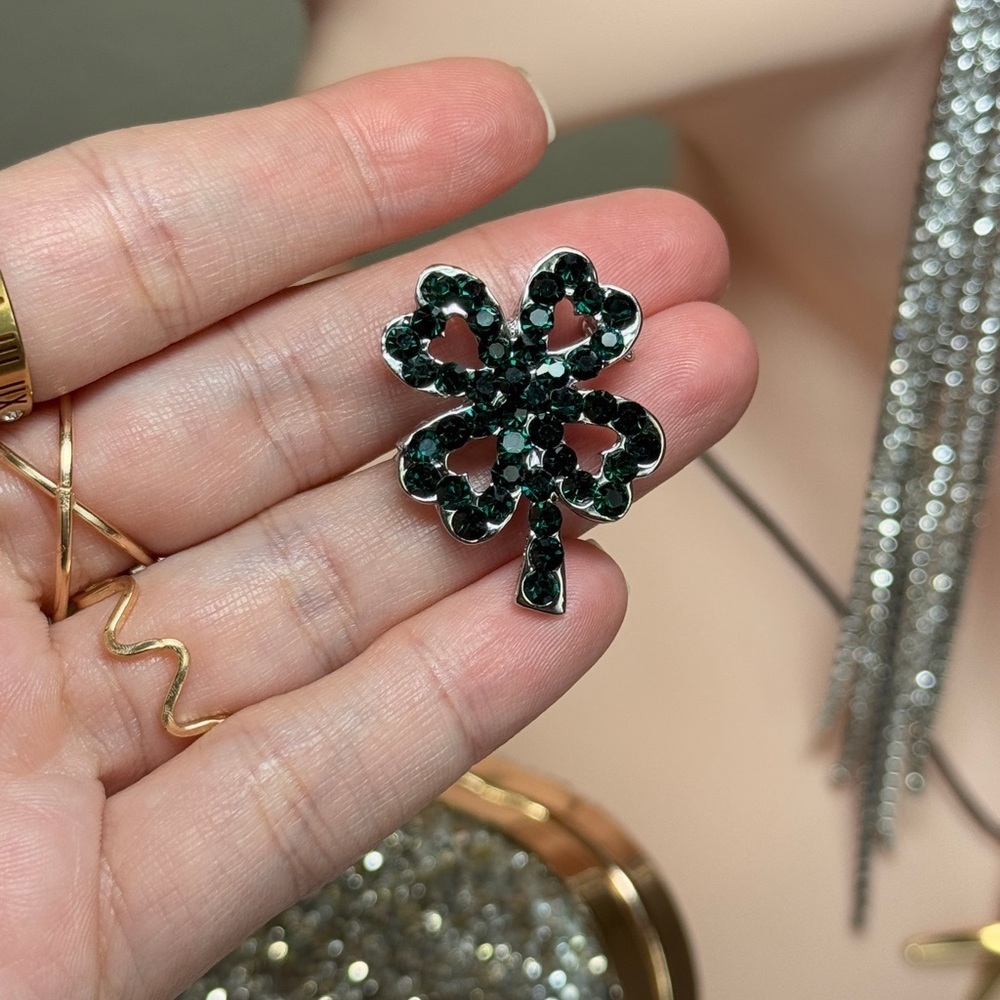 🍀 Elegant Green Clover Brooch - Picture 5 of 5